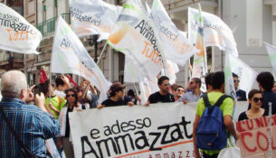 La delegazione di "Ammazzateci tutti" alla manifestazione "No 'ndrangheta" indetta dal Quotidiano della Calabria (2010)