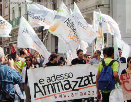 La delegazione di "Ammazzateci tutti" alla manifestazione "No 'ndrangheta" indetta dal Quotidiano della Calabria (2010)