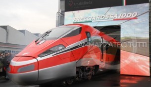 Il nuovo treno alta velocità "Frecciarossa 1000"